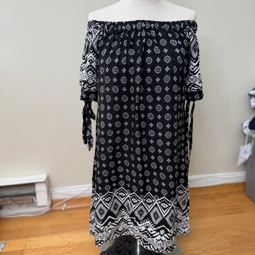 Band of Gypsies Off Shoulder Boho Mini Dress Black White Print Tie Sleeve S EUC